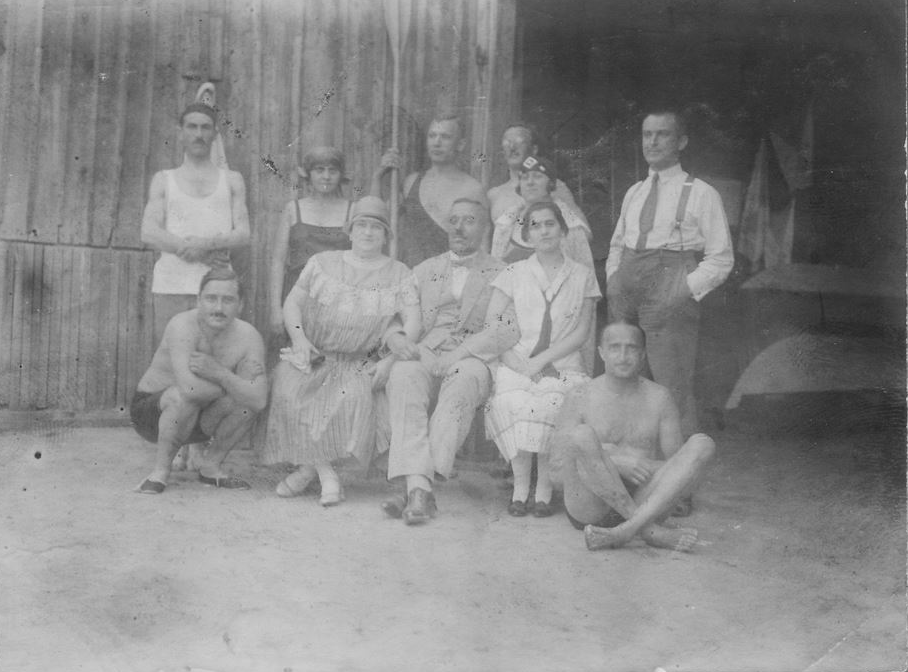 Istorijska grupna fotografija članova kluba